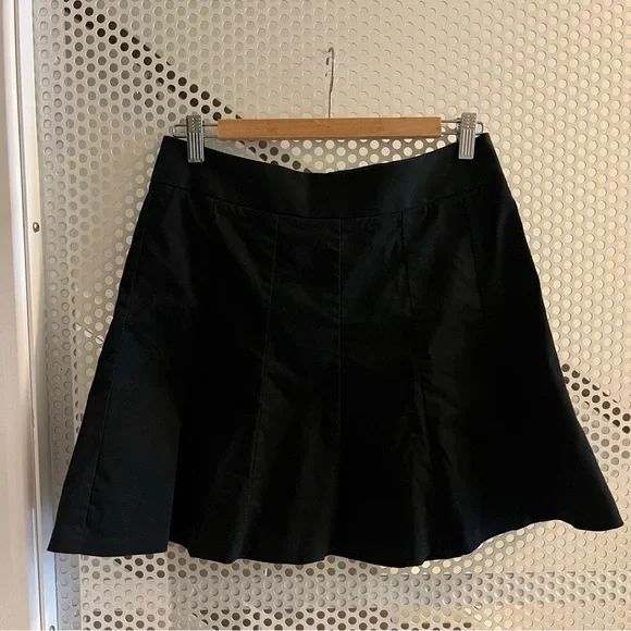 Banana Republic Wide Pleated Short Skirt Size 6 in Black
